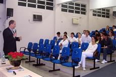  Estudantes da Unisul participam de reunião com SIMESC 