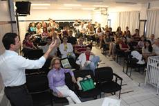 Estudantes de medicina participam de reunião do SIMESC