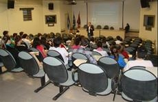 Acadêmicos da UFSC recebem representantes do SIMESC