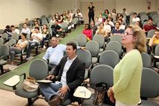 Acadêmicos da UFSC reunidos com diretores e assessores do SIMESC