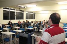  Acadêmicos da Unisul recebem representantes do SIMESC