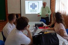 Formandos de Medicina da Univali participam de reunião com SIMESC