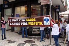 Médicos suspendem consultas por três dias