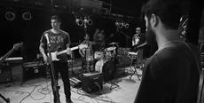 Com registros de fãs, banda Stella Folks lança clipe da música "Eu Não Amo Você"
