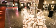Exposição “Até que a morte os separe” retrata o consumo de medicamentos
