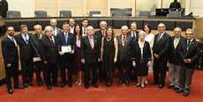 Médicos e Cosemesc recebem homenagem na Alesc