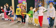 Playground com brinquedos e piso emborrachado é mais uma opção para a diversão gratuita da criançada no Sul da Ilha de SC