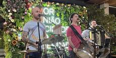 Marcondes e Erva Rasteira fazem show gratuito no Rio Tavares, em Florianópolis