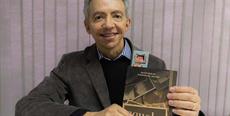 Médico Denis Araújo lança livro de crônicas