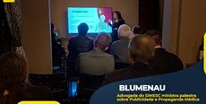 Blumenau: Advogada do SIMESC ministra palestra sobre Publicidade e Propaganda